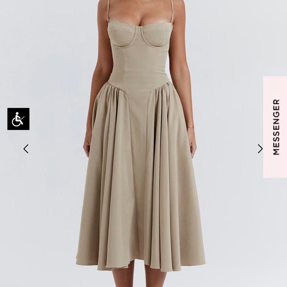 House of CB Samaria in taupe